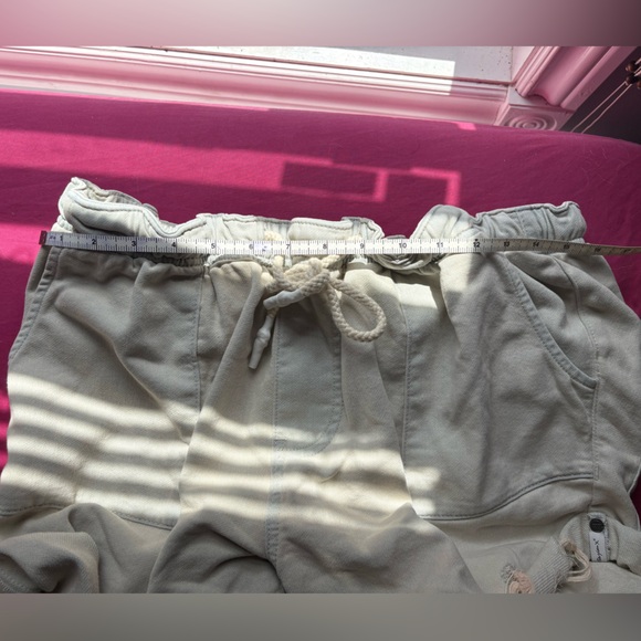 One Teaspoon Cream Women's Cargo Shorts - Picture 9 of 9